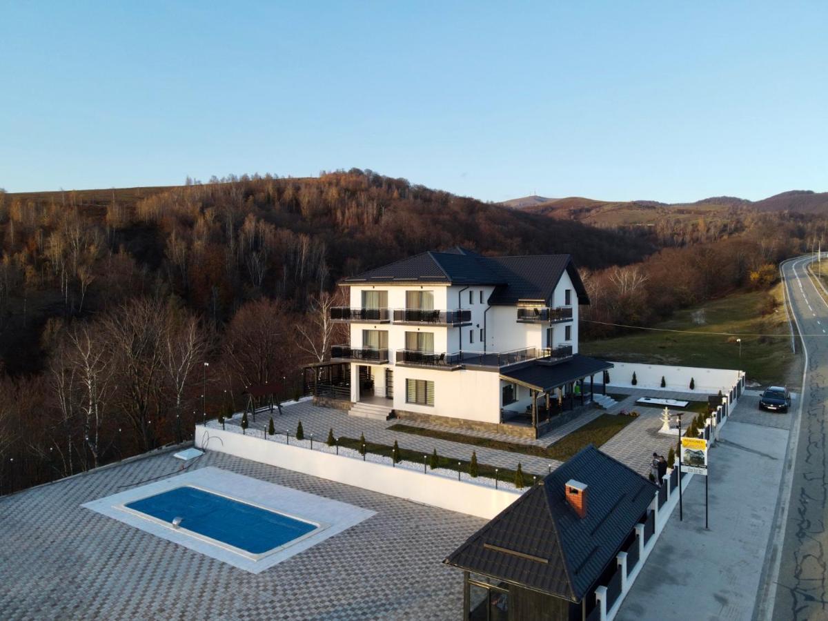 Casa De Vacanta Larisa Novaci-Străini Exterior foto
