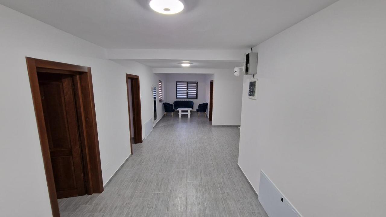 Casa De Vacanta Larisa Novaci-Străini Exterior foto